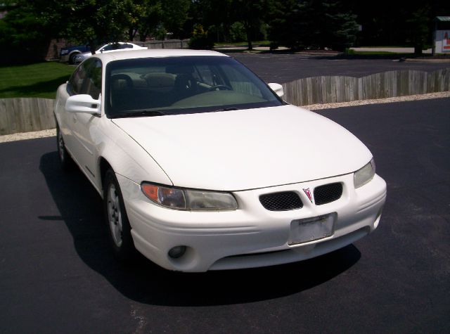 Pontiac Grand Prix SE Sedan