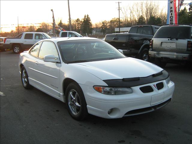 Pontiac Grand Prix 2002 photo 2