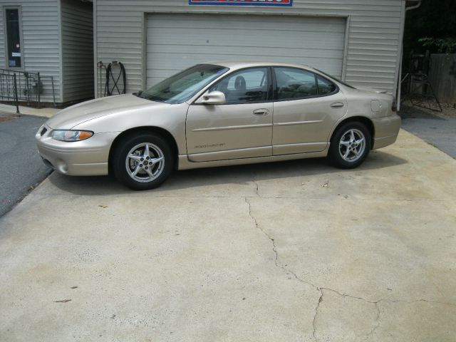 Pontiac Grand Prix 2002 photo 2