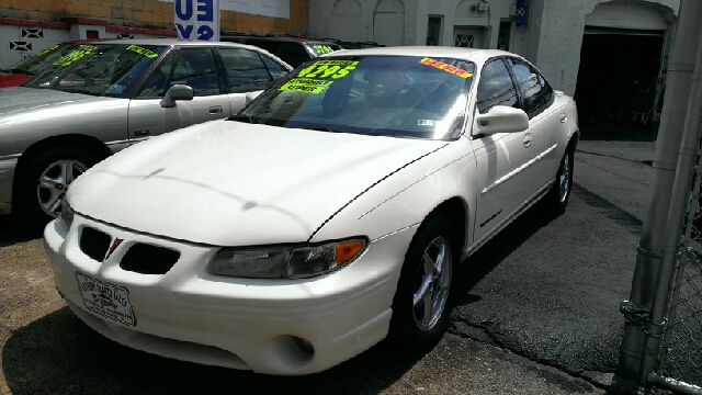 Pontiac Grand Prix 2002 photo 1