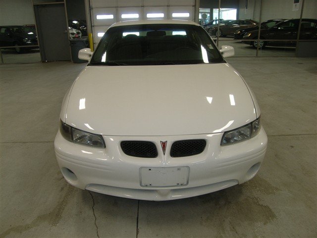 Pontiac Grand Prix 2003 photo 2