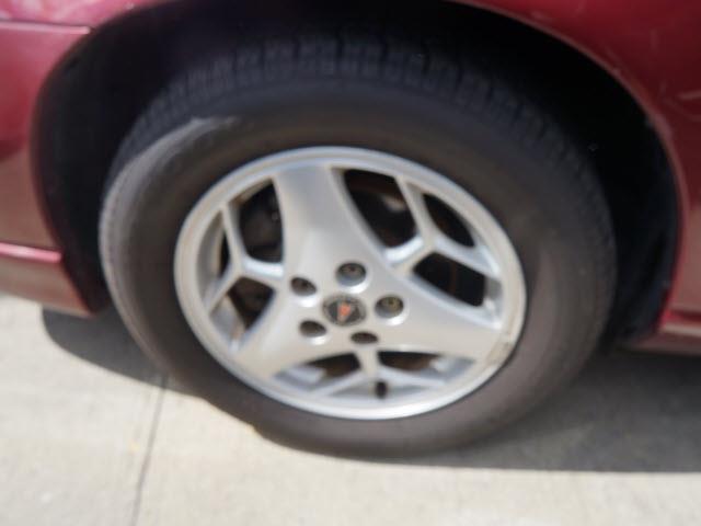 Pontiac Grand Prix SE Sedan