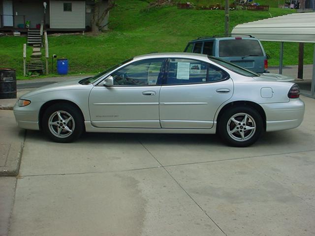 Pontiac Grand Prix 2003 photo 1