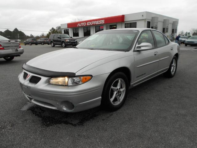 Pontiac Grand Prix SE Sedan