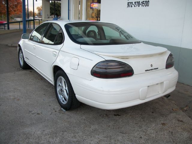Pontiac Grand Prix 2003 photo 2