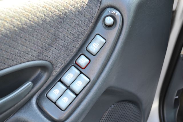 Pontiac Grand Prix 2003 photo 16