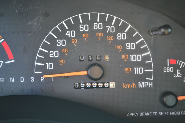 Pontiac Grand Prix 2003 photo 17