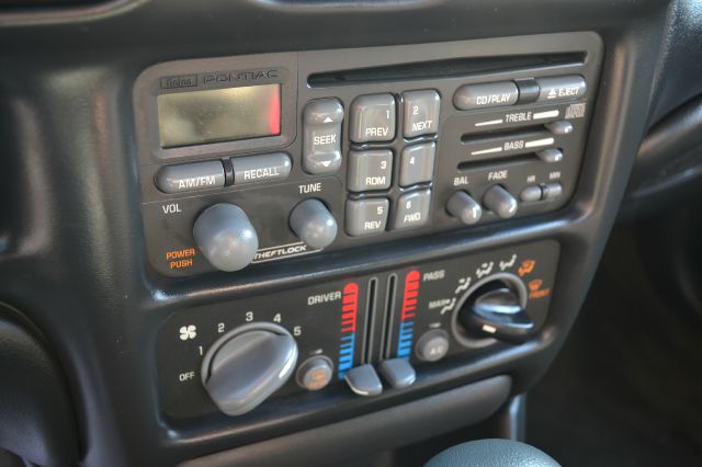 Pontiac Grand Prix 2003 photo 18