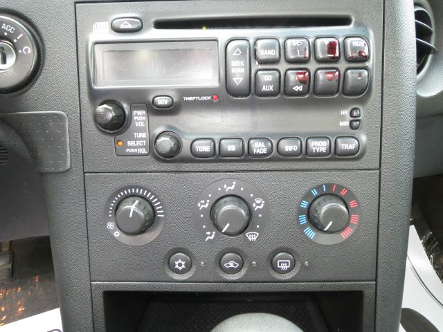 Pontiac Grand Prix 2004 photo 2