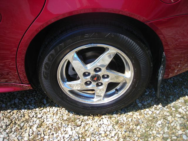 Pontiac Grand Prix 2004 photo 1