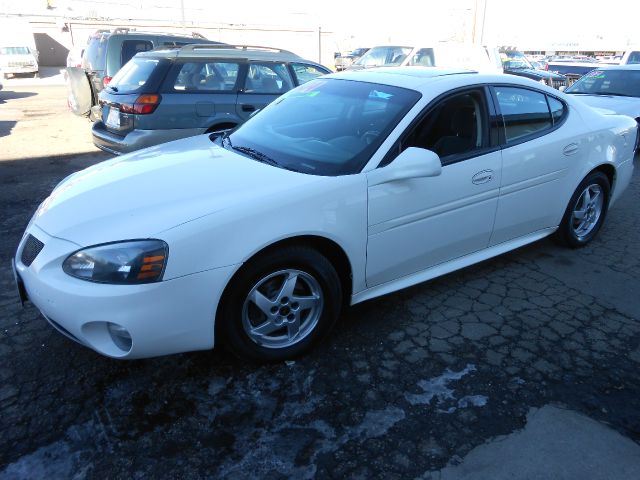 Pontiac Grand Prix 2004 photo 2
