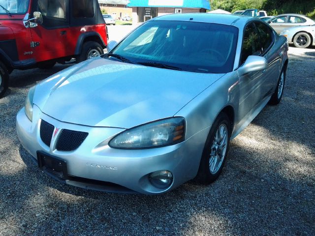 Pontiac Grand Prix 4WD Supercrew Styleside 5-1/2 Ft Box XLT Sedan