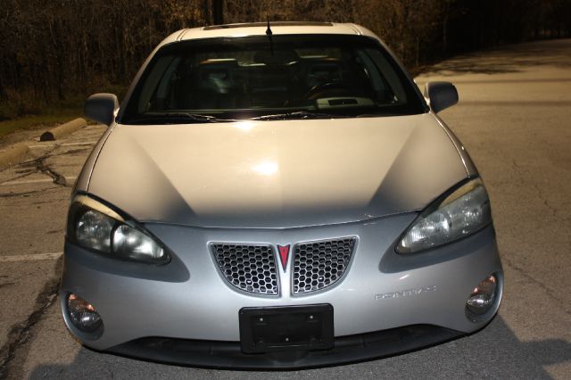 Pontiac Grand Prix 2004 photo 2