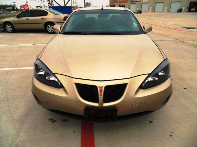 Pontiac Grand Prix 2004 photo 1
