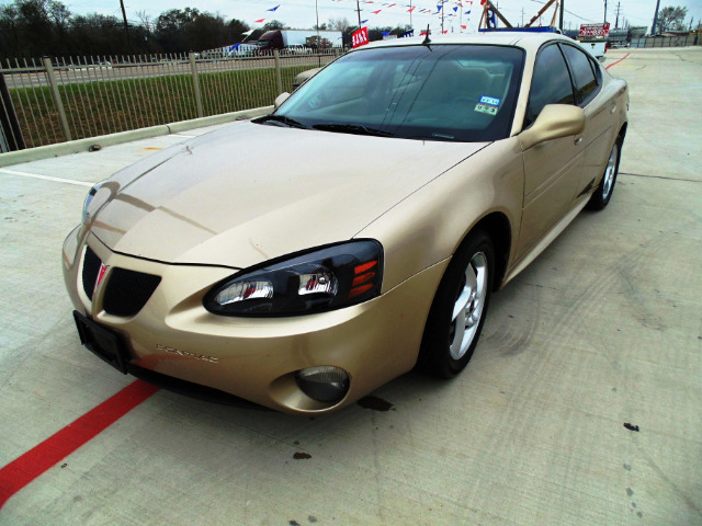 Pontiac Grand Prix 2004 photo 2