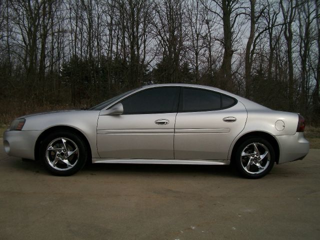 Pontiac Grand Prix 2004 photo 1
