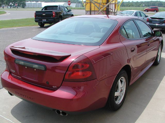 Pontiac Grand Prix 2004 photo 2