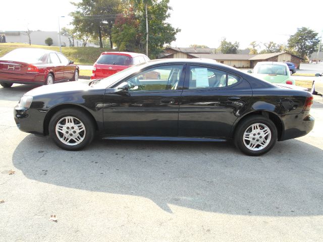 Pontiac Grand Prix 2004 photo 2