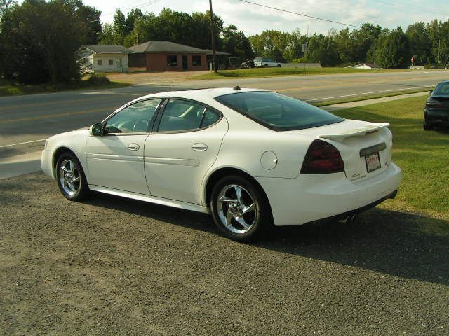 Pontiac Grand Prix 2004 photo 2