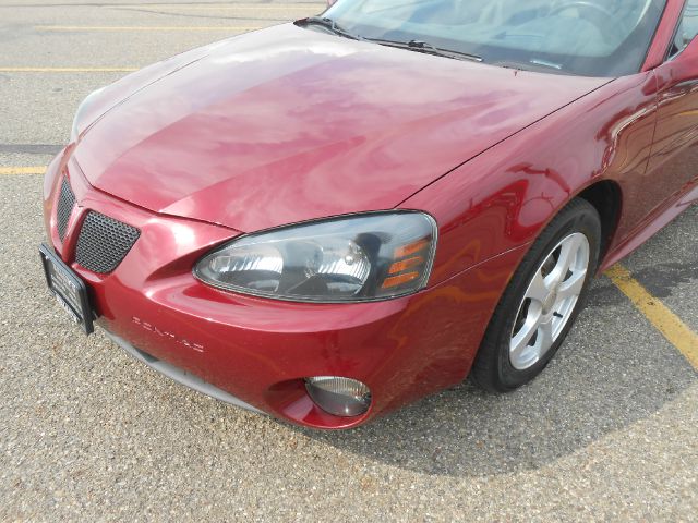 Pontiac Grand Prix 2004 photo 1