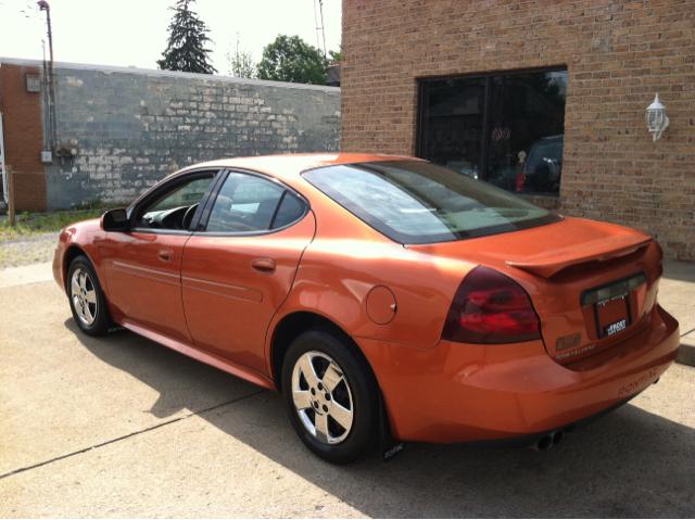 Pontiac Grand Prix 4WD Supercrew Styleside 5-1/2 Ft Box XLT Sedan