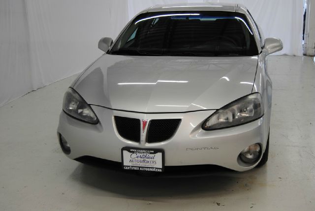 Pontiac Grand Prix 2004 photo 2