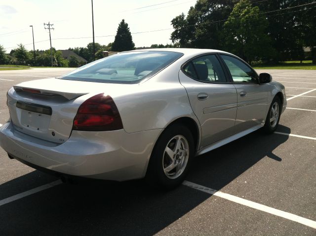Pontiac Grand Prix 2004 photo 2