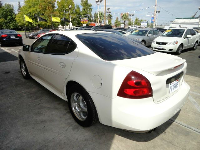 Pontiac Grand Prix 2004 photo 3