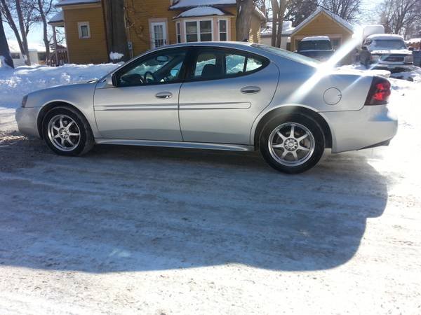 Pontiac Grand Prix 2004 photo 1