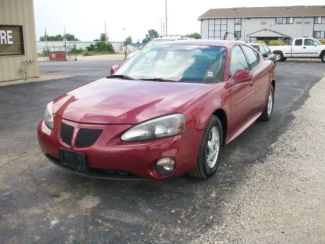 Pontiac Grand Prix 2004 photo 2