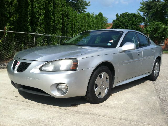 Pontiac Grand Prix 2004 photo 1