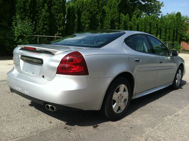 Pontiac Grand Prix 2004 photo 2