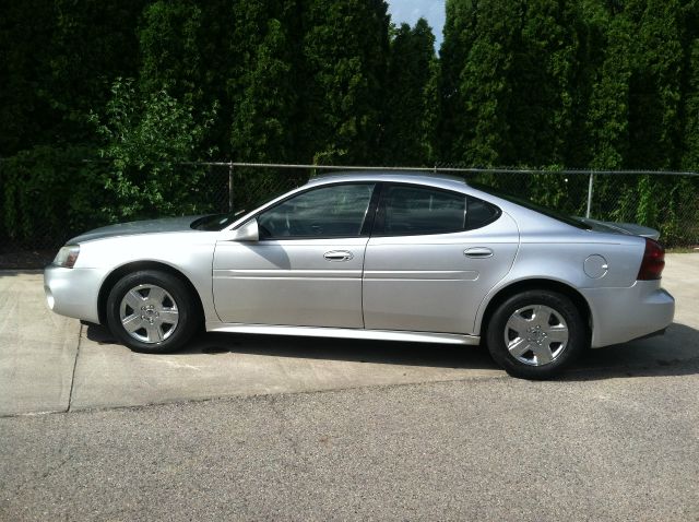 Pontiac Grand Prix 2004 photo 3