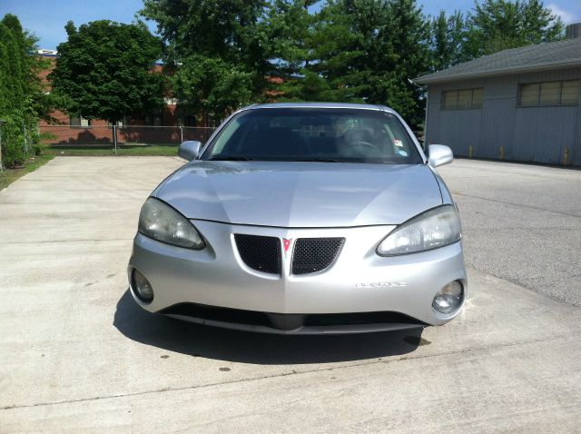 Pontiac Grand Prix 2004 photo 4