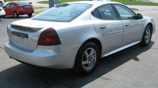 Pontiac Grand Prix 2004 photo 2