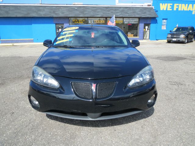 Pontiac Grand Prix 2004 photo 2
