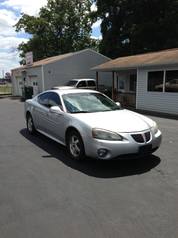Pontiac Grand Prix 2004 photo 2