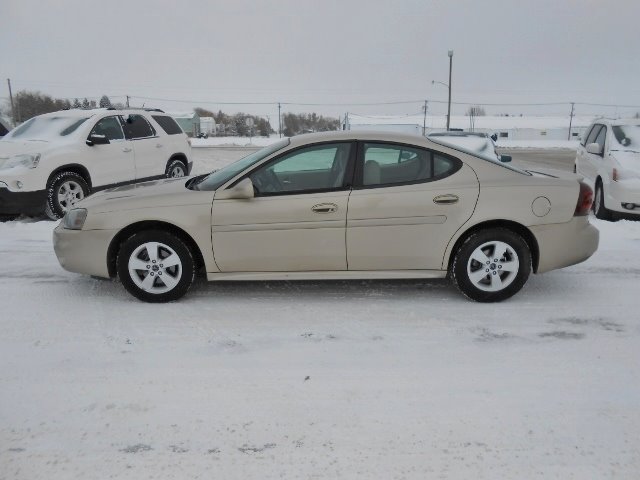 Pontiac Grand Prix 4WD Supercrew Styleside 5-1/2 Ft Box XLT Sedan