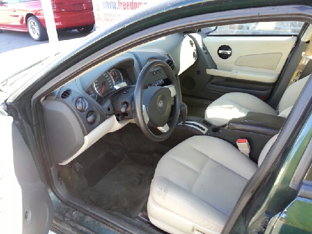 Pontiac Grand Prix 2004 photo 2