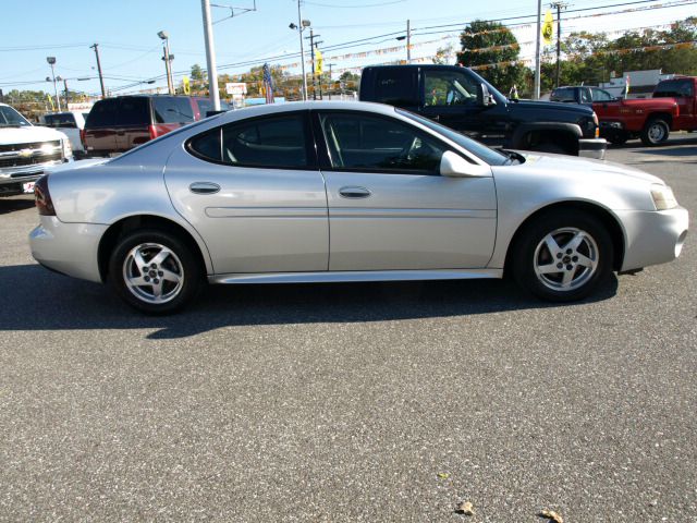 Pontiac Grand Prix 2004 photo 1