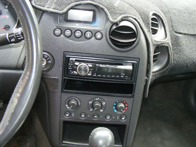 Pontiac Grand Prix 2004 photo 2