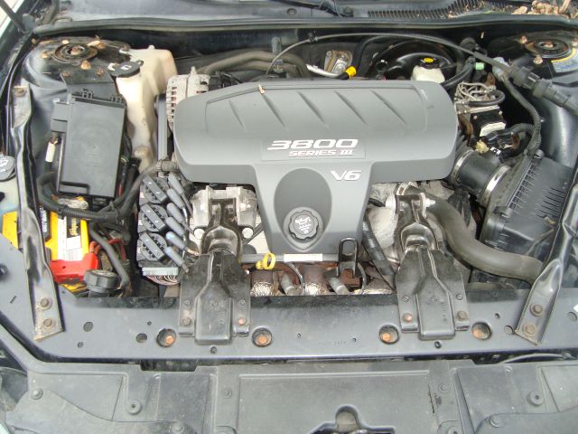 Pontiac Grand Prix 2004 photo 2