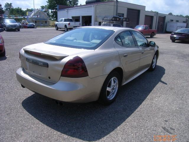 Pontiac Grand Prix 2004 photo 1