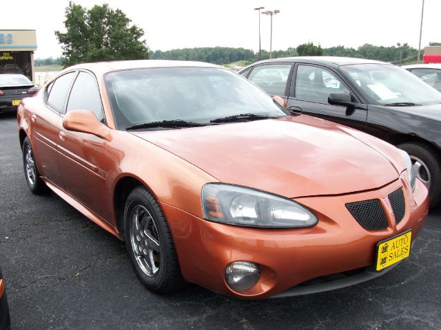 Pontiac Grand Prix 2004 photo 2