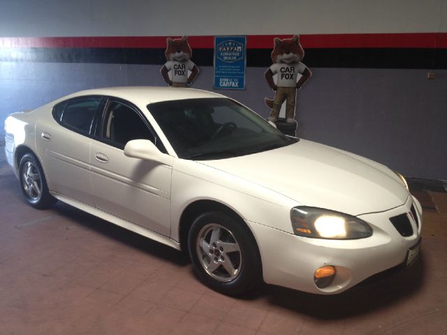 Pontiac Grand Prix 4WD Supercrew Styleside 5-1/2 Ft Box XLT Sedan