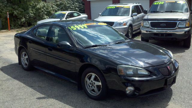 Pontiac Grand Prix 2004 photo 2