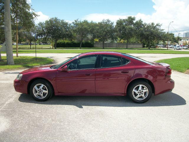 Pontiac Grand Prix 4WD Supercrew Styleside 5-1/2 Ft Box XLT Sedan