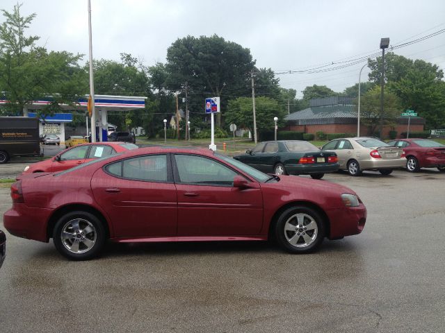 Pontiac Grand Prix 2005 photo 1