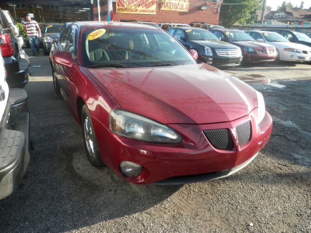 Pontiac Grand Prix 2005 photo 2