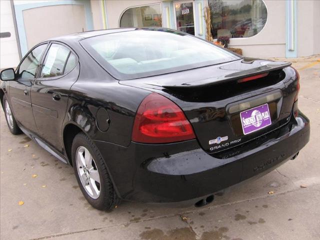 Pontiac Grand Prix 2005 photo 2